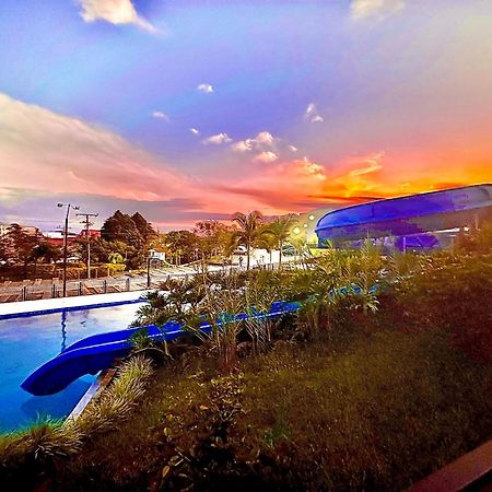 Apartamento Privado Vacacional A 5M Del Aeropuerto, 20 Minutos Del Parque Del Cafe Y Centro De Armenia Con 4 Piscinas, 3 Jacuzzi, Sauna By Molca Xperiences 3H Exteriör bild
