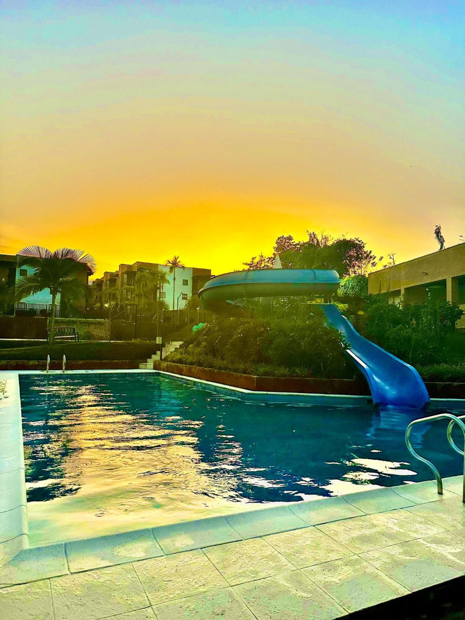 Apartamento Privado Vacacional A 5M Del Aeropuerto, 20 Minutos Del Parque Del Cafe Y Centro De Armenia Con 4 Piscinas, 3 Jacuzzi, Sauna By Molca Xperiences 3H Exteriör bild